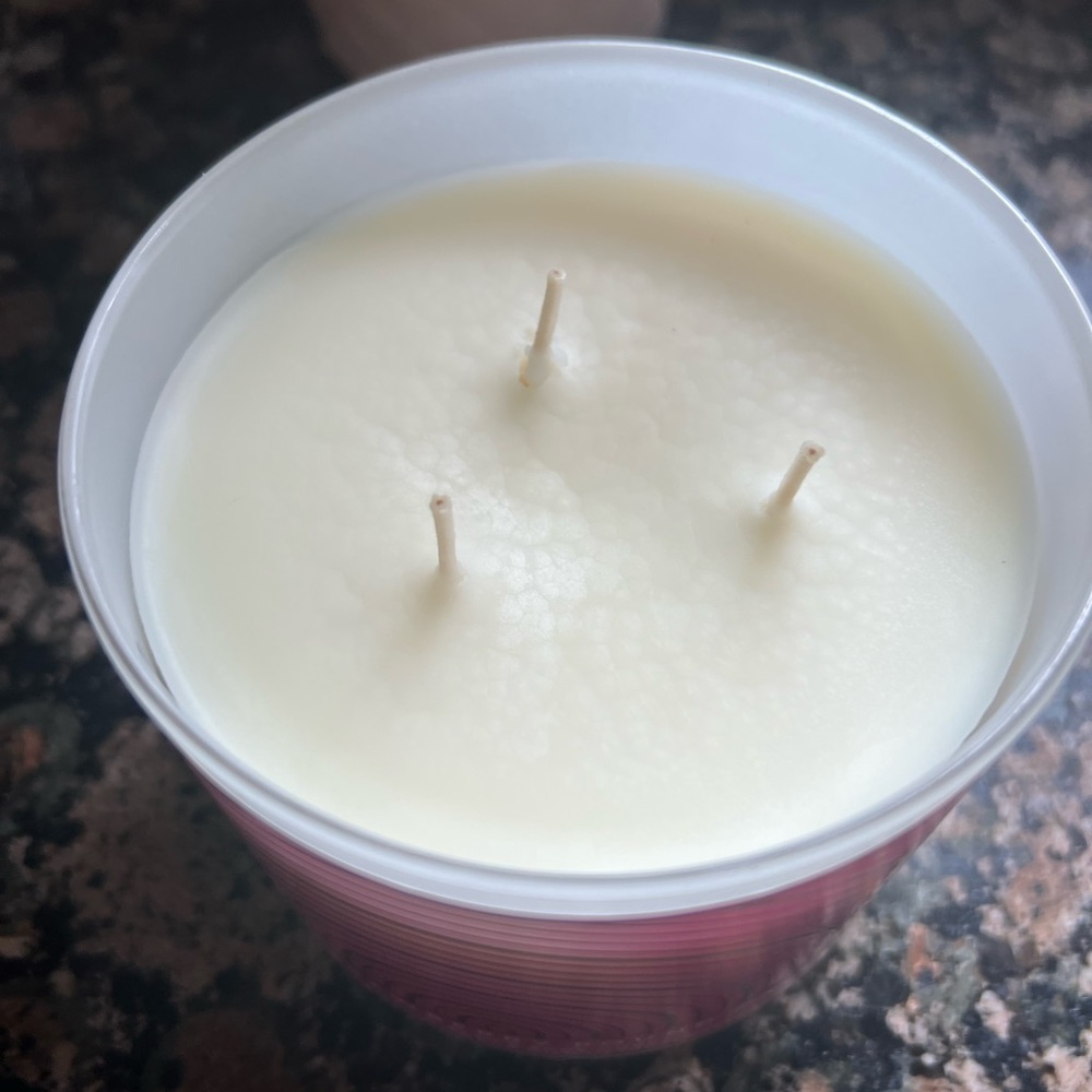 Strawberry Pound Cake 3-Wick Candle NEW - Picture 3 of 4